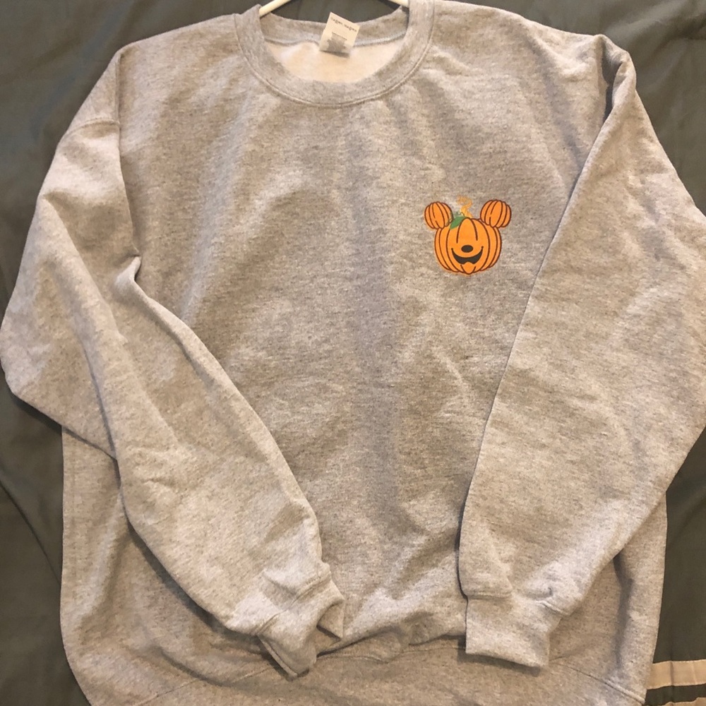 New without tags Disney Halloween Sweatshirt Large
